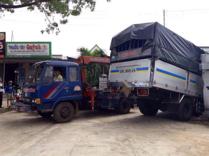 Tài xế mất lái, lao thẳng vào nhà dân.