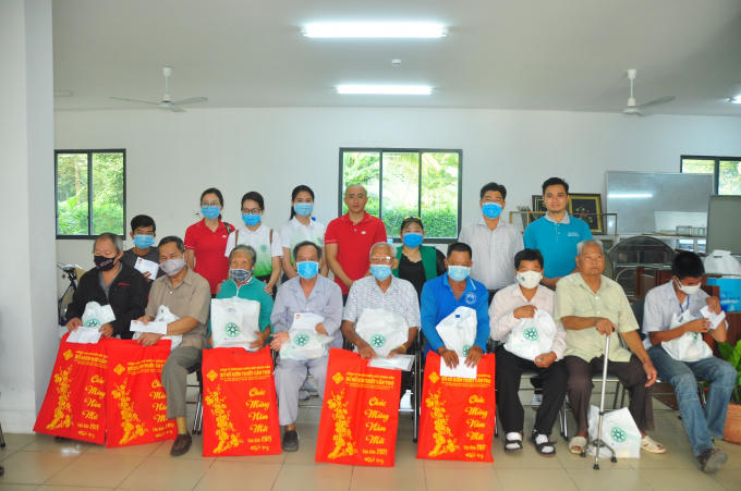 5ef799617cd28c8cd5c3