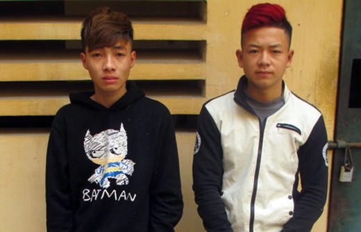 Hai đối tượng tại cơ quan công an.