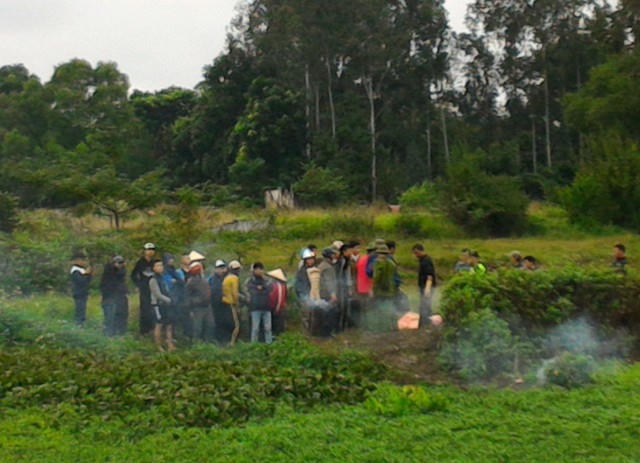 Cơ quan điều tra đang khám nghiệm hiện trường