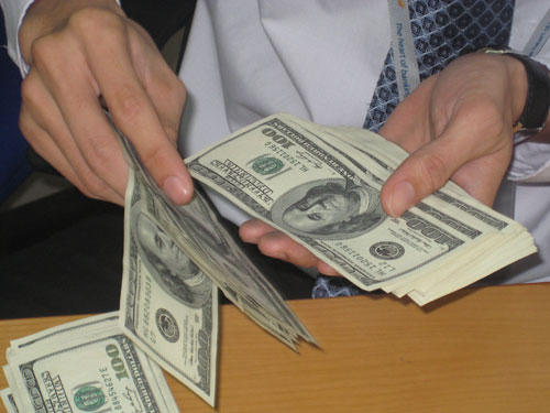 Giá USD bắt đầu hạ nhiệt