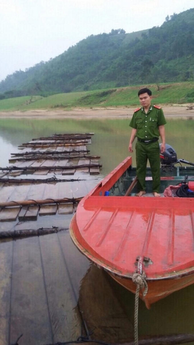 Số gỗ vô chủ kết bè thả sông Vu Gia được Phòng Cảnh sát Kinh tế phát hiện.