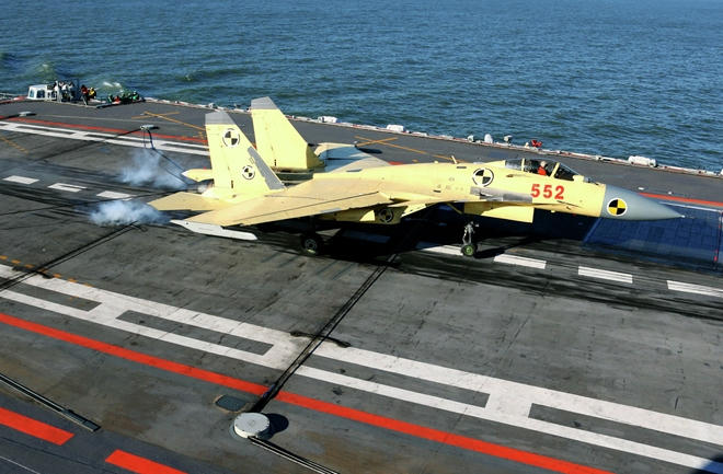 Máy bay của Hải quân Trung Quốc cất cánh từ tàu sân bay. Ảnh: ITN