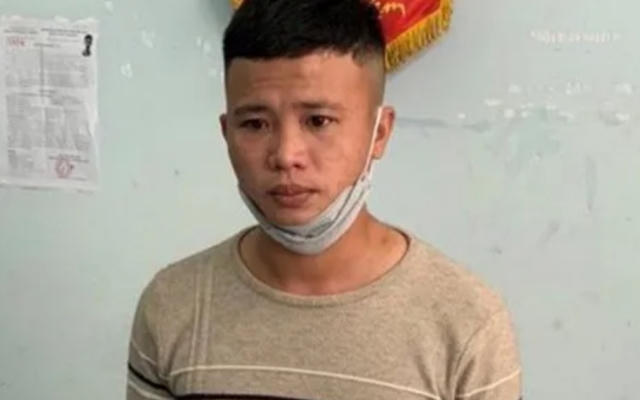 Bênh vực bạn, đối tượng cầm cuốc bổ vào đầu đối phương