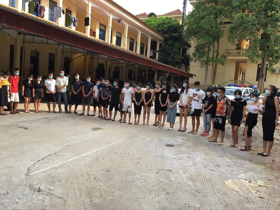 Các đối tượng tại cơ quan công an. (Ảnh: Công an tỉnh Phú Thọ)