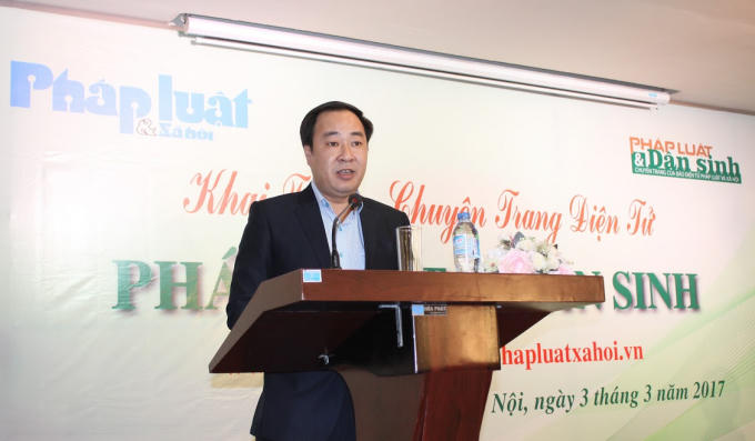 Ông Nguyễn Xuân Khánh, Phó Tổng biên tập báo Pháp luật &amp; Xã hội công bố Giấy phép thành lập chuyên trang điện tử Pháp luật &amp; Dân sinh.