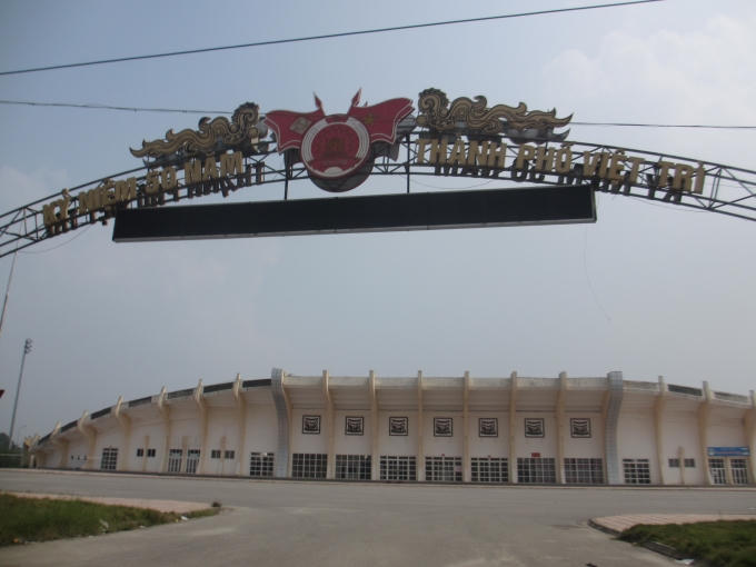 Mặt trước của sân vận động
