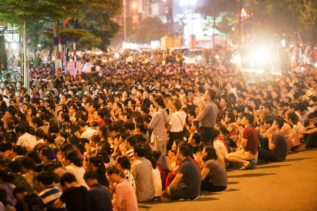 Cũng có quan niệm rằm tháng Bảy là ngày xá tội vong nhân, cúng chúng sinh, cúng thức ăn cho những vong hồn chưa được siêu thoát, không nơi nương tựa, không người thờ cúng.