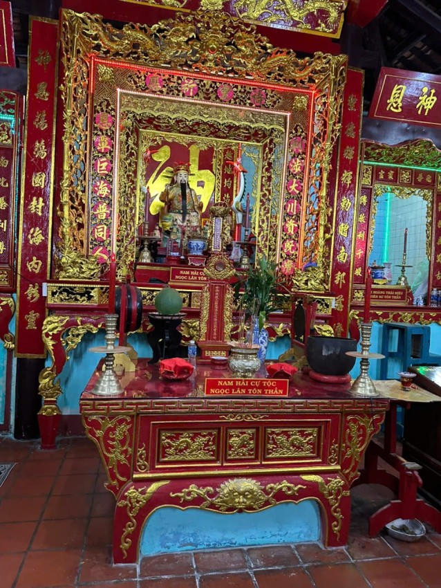 Bên trong Dinh Vạn Thủy Tú Phan Thiết.