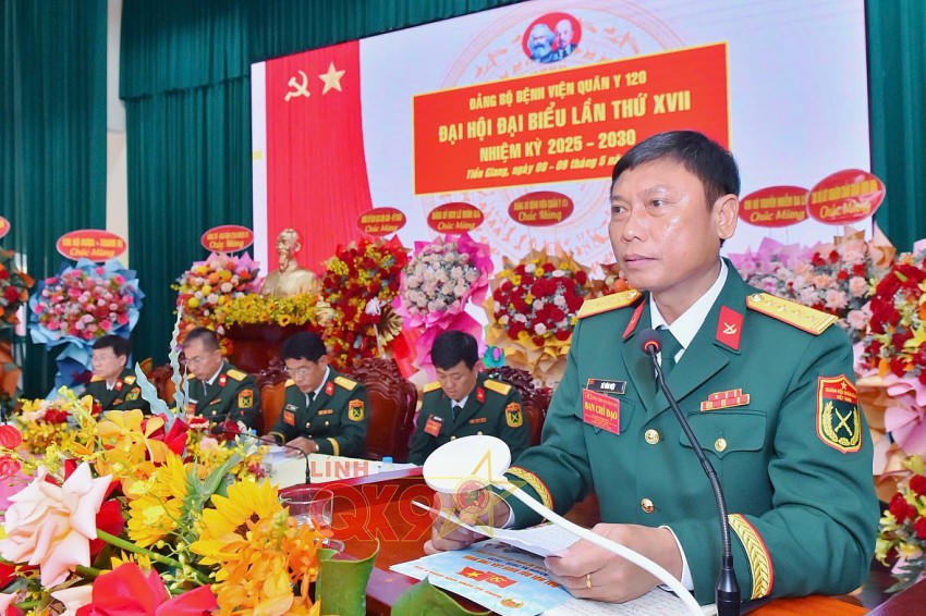 Đại tá Lê Văn Việt - Bí thư Đảng ủy, Chính uỷ Cục Hậu cần – Kỹ thuật nhấn mạnh một số nội dung để Đại hội thảo luận