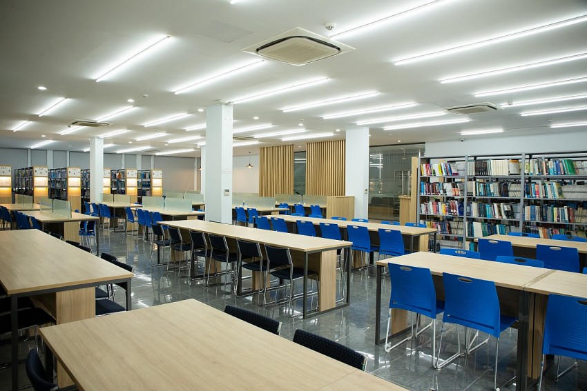 Cơ sở vật chất của nhà trường khang trang, hiện đại.