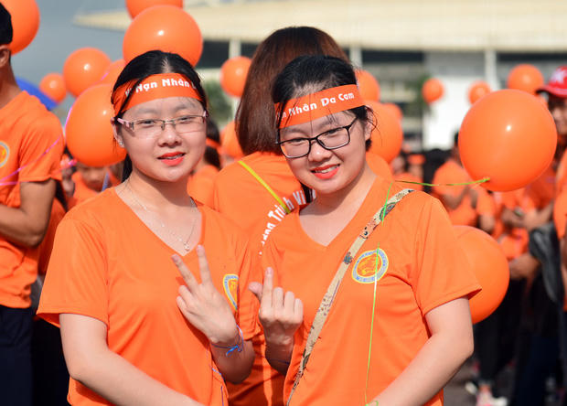 Thời tiết trước giờ khai mạc có mưa lớn rồi bất ngờ nắng to khi chương trình bắt đầu.