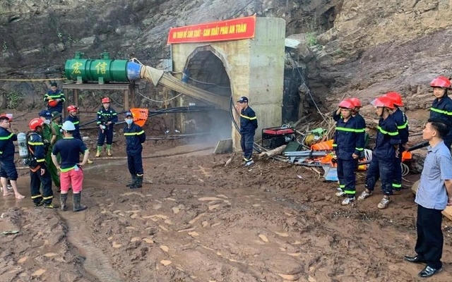 4 công nhân bị lũ cuốn vào hầm thủy điện ở Điện Biên, 1 người mắc kẹt