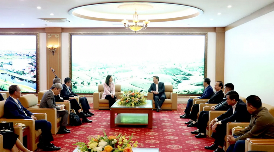 Quang cảnh buổi làm việc