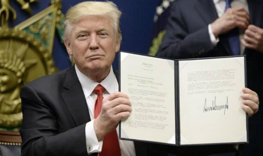 Tổng thống Donald Trump dự kiến sẽ ký sắc lệnh đi lại mới vào hôm nay. (Ảnh: Reuters)