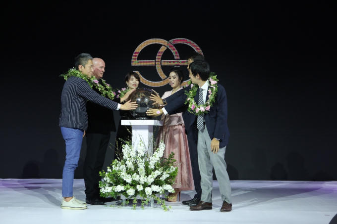 Đặng Thu Thảo đẹp không tì vết sau sinh con đầu lòng