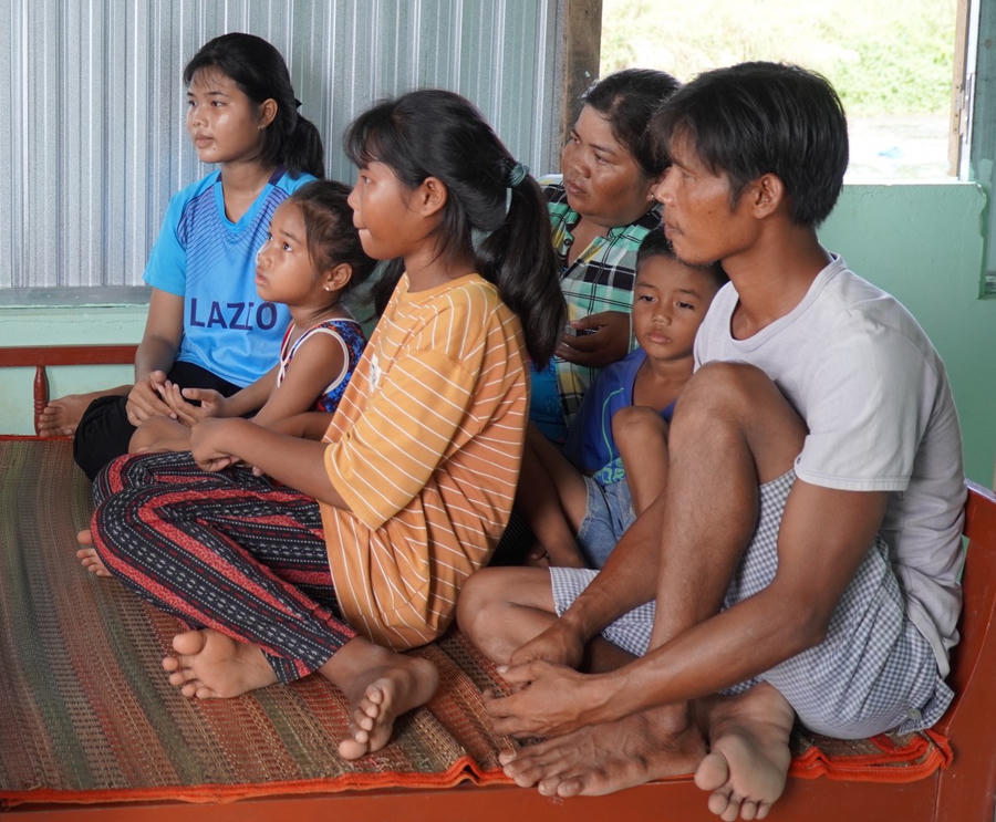 Gia đình em Thạch Thị Siêu Y - một học sinh thuộc chương trình “Nâng bước em tới trường”.
