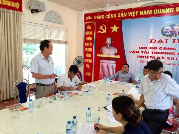 Ông Vũ Trọng Long Trưởng ban KT của HH phát biểu.