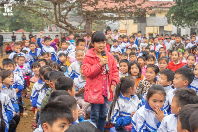 Hành trình chia sẻ yêu thương tới tỉnh Hoà Bình của sinh viên trường Báo