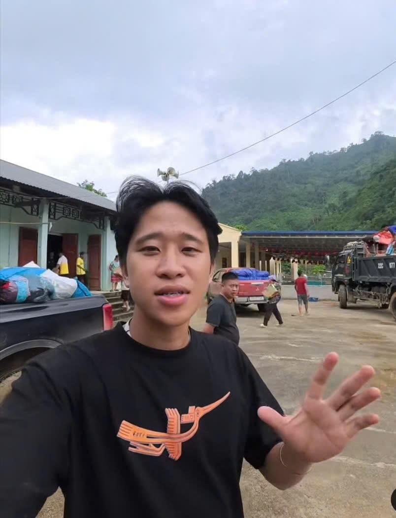 Đào Quang Hà livetrem kêu gọi từ thiện - Ảnh Công an Thanh Hóa.