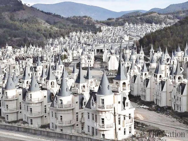 Kiến trúc các tòa nhà được cho là khác quá nhiều so với truyền thống của vùng