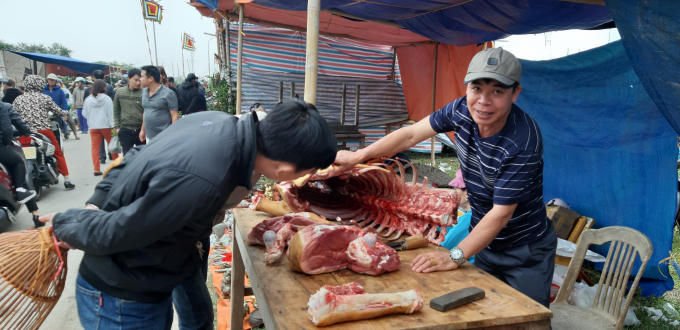 Bò Viềng - một trong những đặc sản nơi đây và không thể thiếu trong mỗi phiên chợ