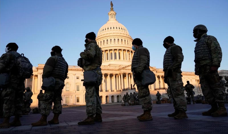 An ninh được siết chặt xung quanh khu vực tòa nhà Quốc hội.