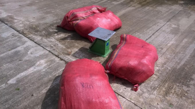 4 bao tải chở thịt không rõ nguồn gốc