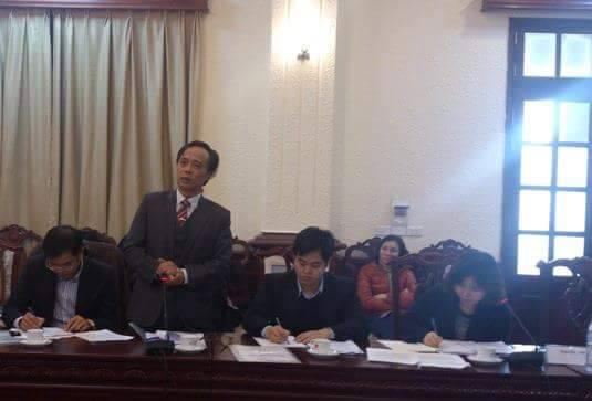 PGS - TS Phùng Trung Tập (người đứng phát biểu).