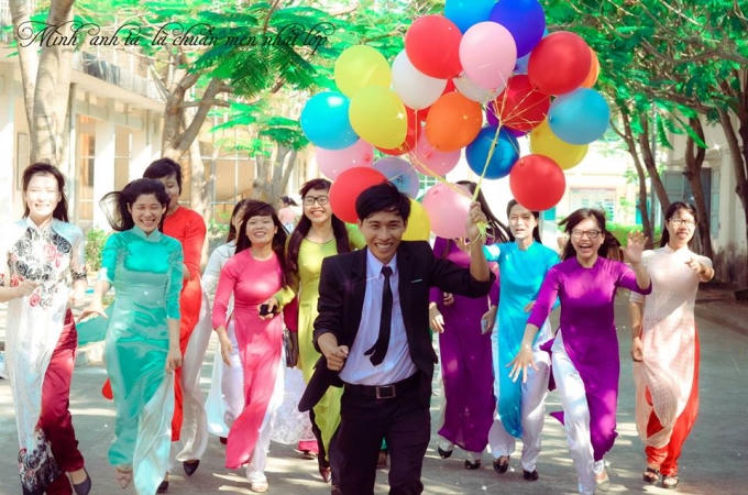 Nhiều nam thanh nữ tú khác cũng “gato” với những phút giây hạnh phúc trong lễ thành hôn. Ảnh: Hoàng Dũng.