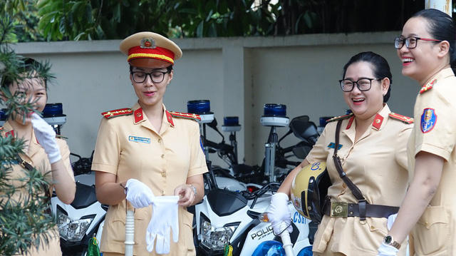 Khởi đầu nhiệm vụ với nụ cười trên môi.