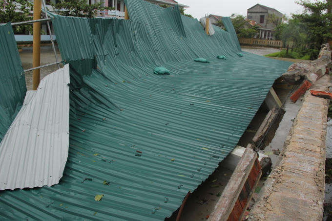 Công trình tại Trường THCS Phú Hải bị hư hỏng nặng.