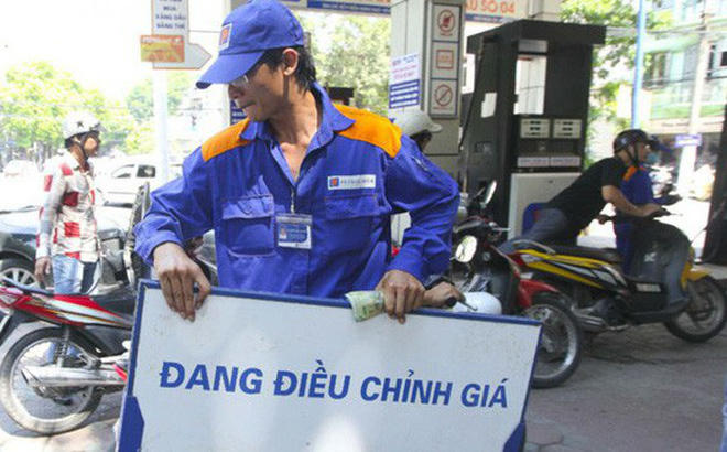 Mặt hàng xăng dầu đều được điều chỉnh tăng từ 700 đồng đến gần 1.000 đồng/lít từ 15 giờ chiều 2/3.