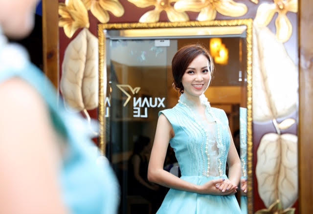 Thụy Vân đi chọn váy làm MC Hoa hậu Việt Nam 2016