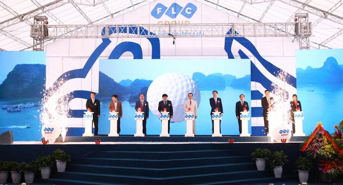 Các đại biểu thực hiện Nghi thức Khởi công Quần thể FLC Hạ Long.