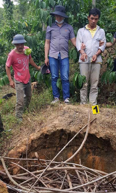 Giếng cạn dùng để chôn xác nạn nhân.