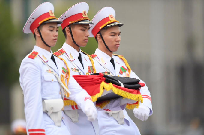 Nhiều đo&agrave;n kh&aacute;ch trong nước v&agrave; Quốc tế viếng Chủ tịch nước Trần Đại Quang