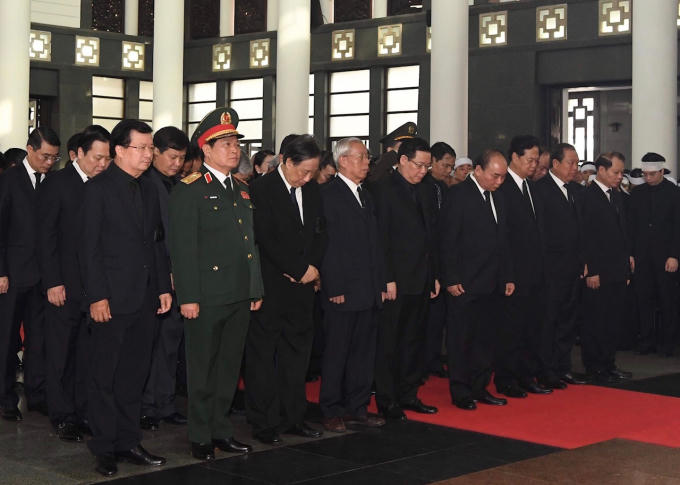 Nhiều đo&agrave;n kh&aacute;ch trong nước v&agrave; Quốc tế viếng Chủ tịch nước Trần Đại Quang