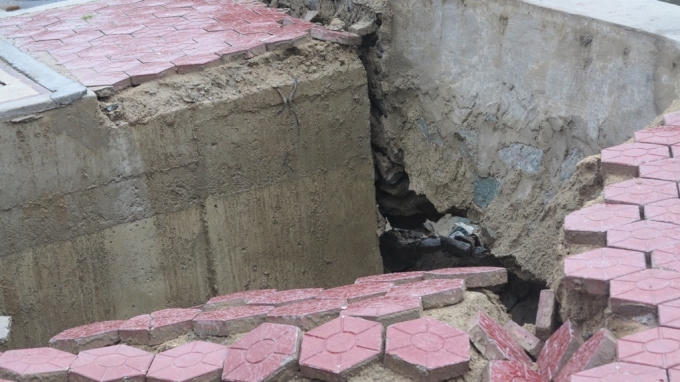 Hiện tượng sụt lún chưa có dấu hiệu dừng lại.