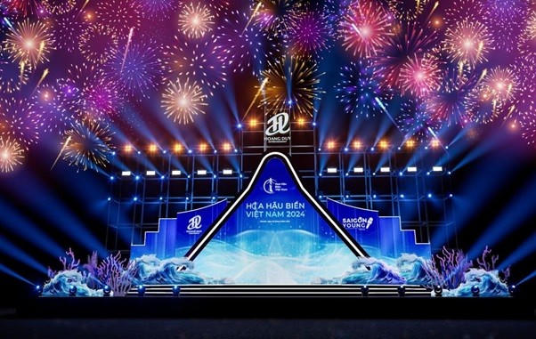 Sân khấu chung kết Hoa Hậu Biển Việt Nam 2024 tích hợp countdown cùng tỉnh Bình Thuận.