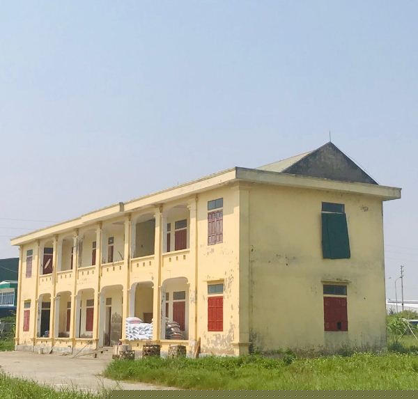 Hoang vắng nhà điều hành. Ảnh: Trần Quý