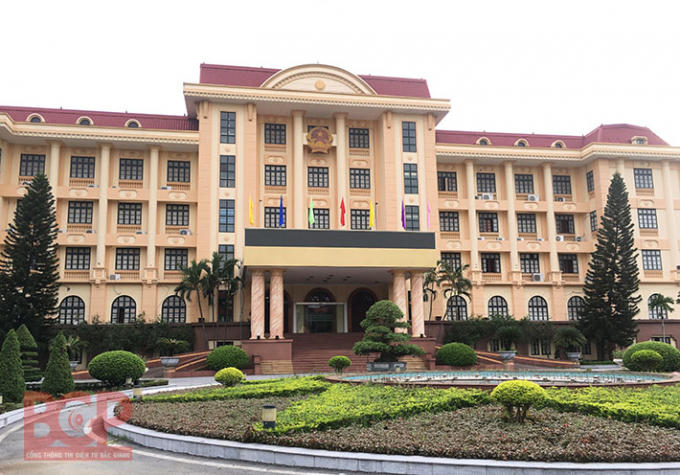 048C033C-3BED-4F74-BE20-A34A70242CDE