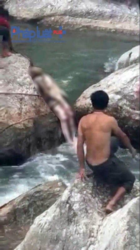 Thi thể anh B mới được lực lượng chức năng xã Nậm Dịch tìm thấy.