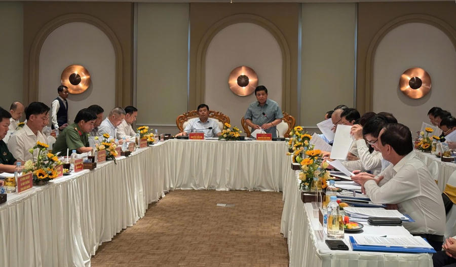 Quang cảnh buổi làm việc giữa Phó Thủ tướng Nguyễn Chí Dũng cùng các Bộ, ngành, địa phương
