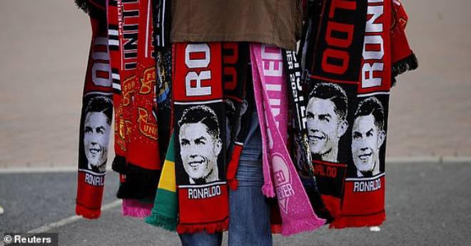 Trực tiếp bóng đá MU - Newcastle: Fan Ronaldo "nhuộm đỏ" Old Trafford (Vòng 4 Ngoại hạng Anh) - 14
