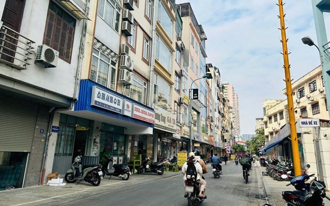 100% các hộ kinh doanh trên phố Nguyễn Văn Tuyết (Đống Đa, Hà Nội) mở cửa để người dân, du khách giải quyết nhu cầu vệ sinh cá nhân.