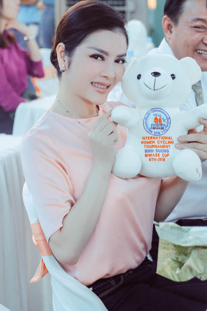 Vẻ quyến rũ của vị tân Phó chủ tịch Liên đoàn xe đạp mô tô thể thao Việt Nam