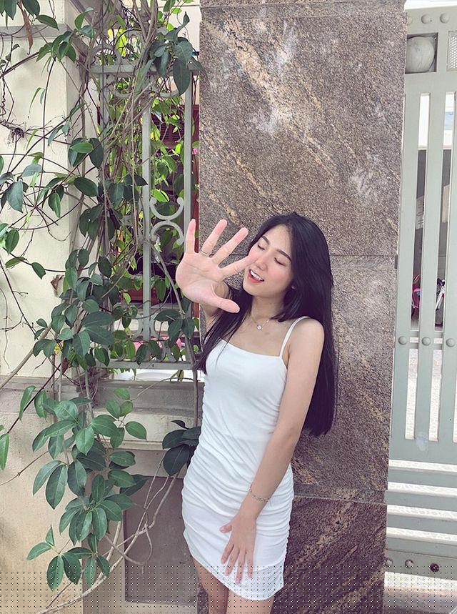 Nhắc đến cuộc sống đời thường, Hương Lan tâm sự: “Em cảm thấy bản thân vô cùng may mắn khi luôn có gia đình, bạn bè ở bên giúp đỡ, quan tâm. Những thử thách là một phần trong cuộc sống, nó giúp em trưởng thành hơn và biết trân trọng những gì đang có ở hiện tại. Ngoài ra thì các trải nghiệm trong quãng thời gian sinh viên sẽ giúp cho em trưởng thành hơn để đối diện với nhiều chông gai khi muốn chạm đến thành công”.