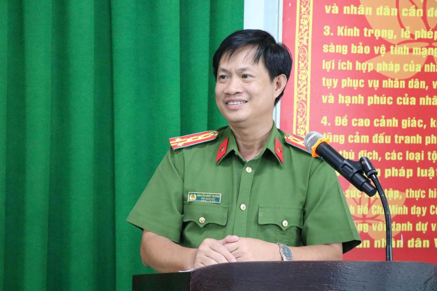 Đại tá Nguyễn Nhật Trường – Phó Giám đốc Công an tỉnh An Giang phát biểu tại hội nghị