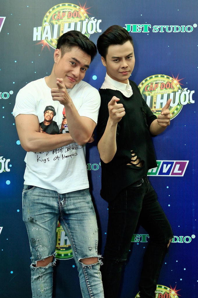 Lộ ảnh Việt Trinh - L&yacute; H&ugrave;ng mặc đồ c&ocirc; d&acirc;u ch&uacute; rể